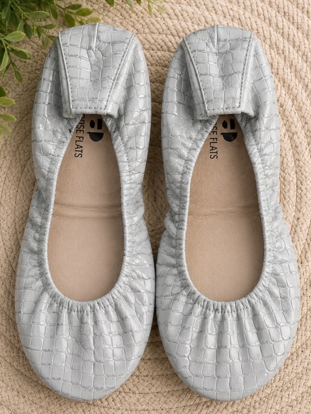 NWOB l The Storehouse Flats l Pearl Gray     Croc-Embossed Leather l Size 8